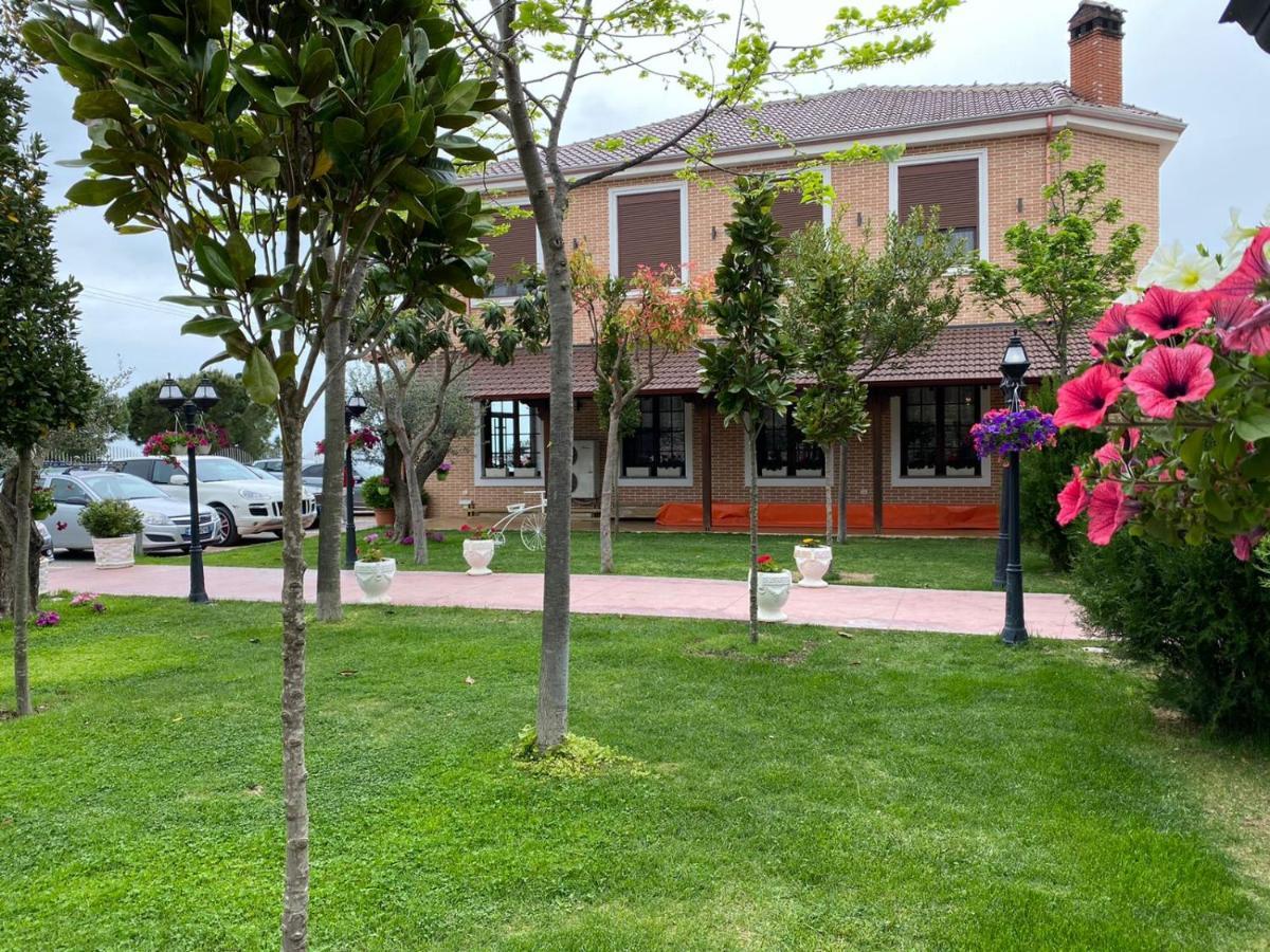 Ardenica Boutique Hotel Lushnje Exterior photo